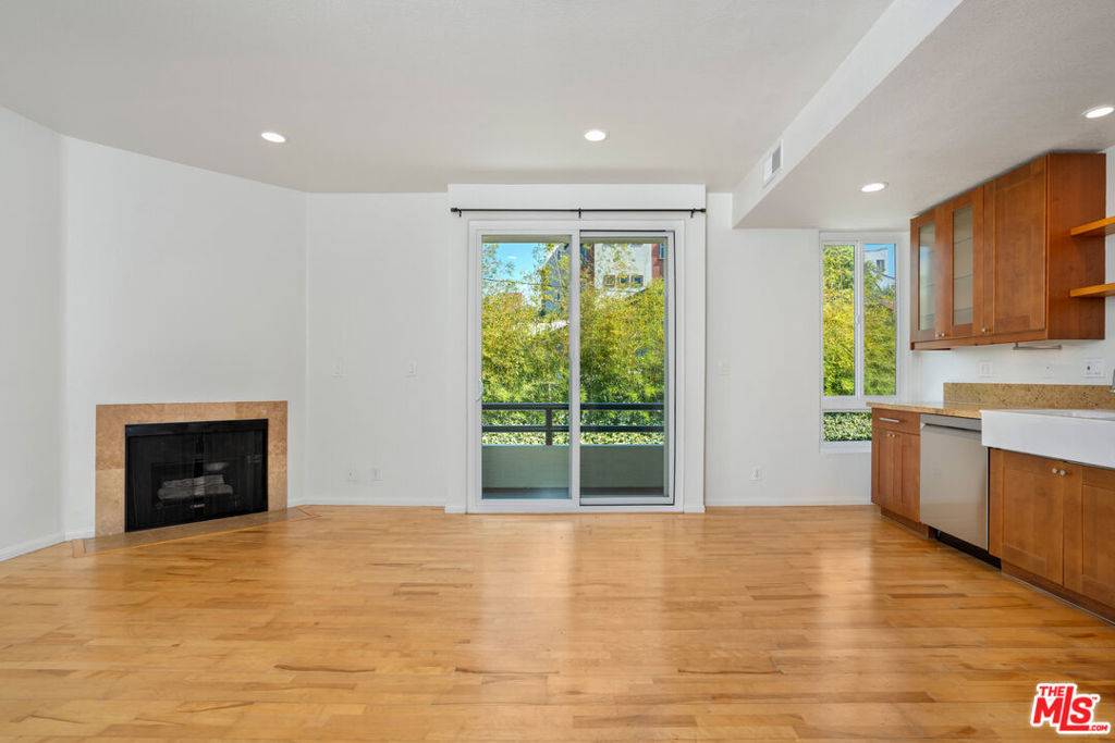 Los Angeles, CA 90029,4567 Lexington AVE #106