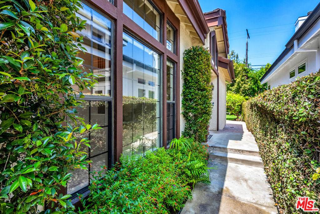 Playa Del Rey, CA 90293,7517 W 81ST ST