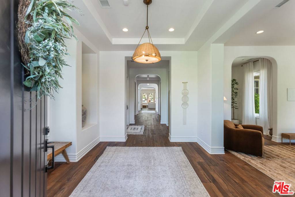 Agoura Hills, CA 91301,2052 Shadow Creek DR