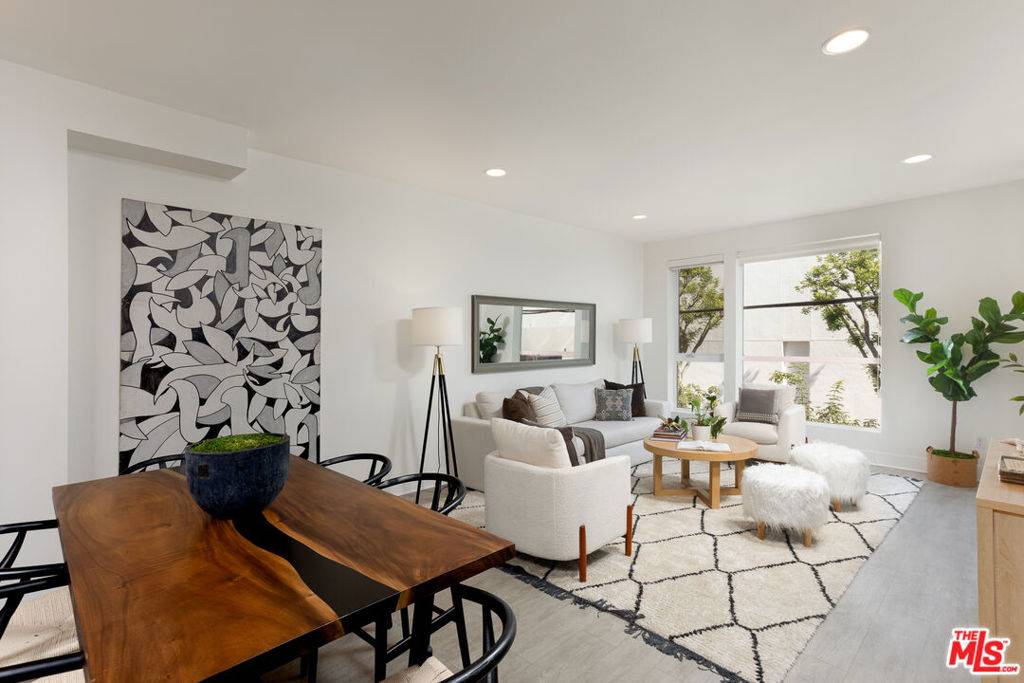Los Angeles, CA 90038,6067 W Studio CT