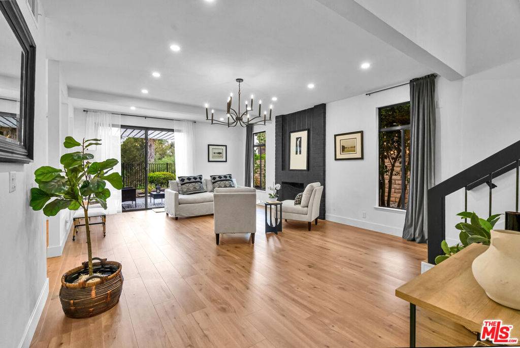 Simi Valley, CA 93065,1059 Hillview CIR