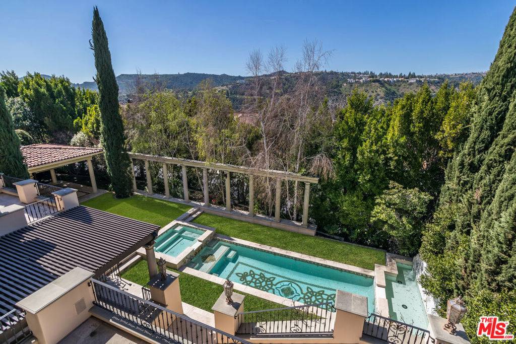 Los Angeles, CA 90077,2167 Sheringham LN