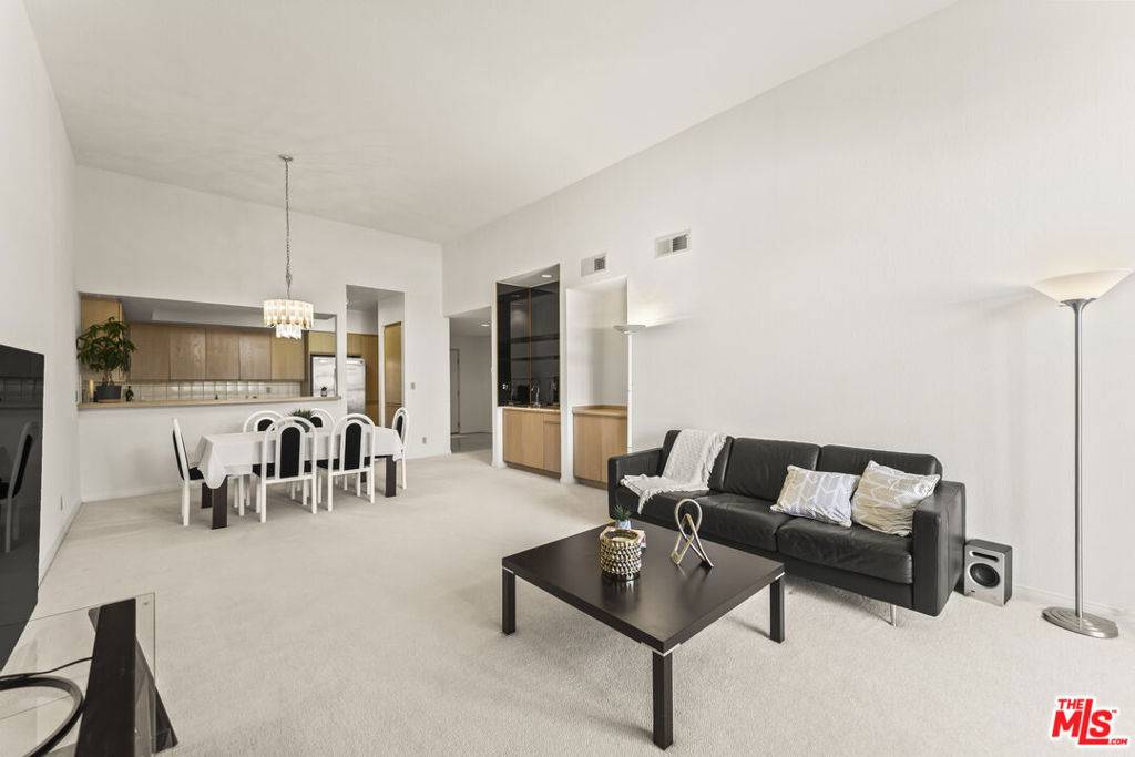 Los Angeles, CA 90024,10650 Kinnard AVE #310