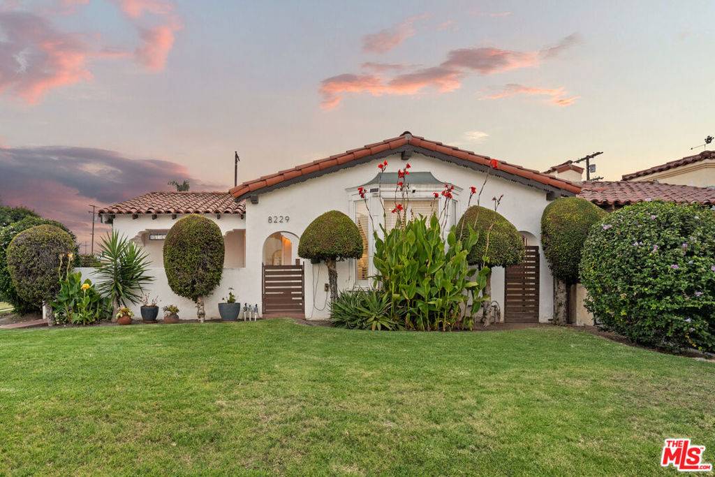 Los Angeles, CA 90044,8229 S Mariposa AVE