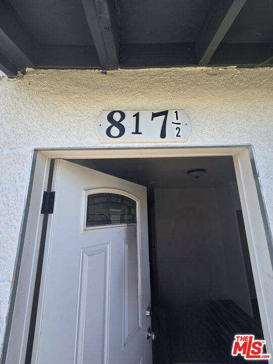 Los Angeles, CA 90044,817 1/2 W 101st ST