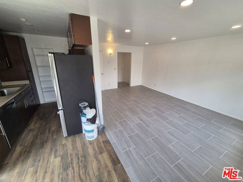 Los Angeles, CA 90034,3734 S Canfield AVE #228