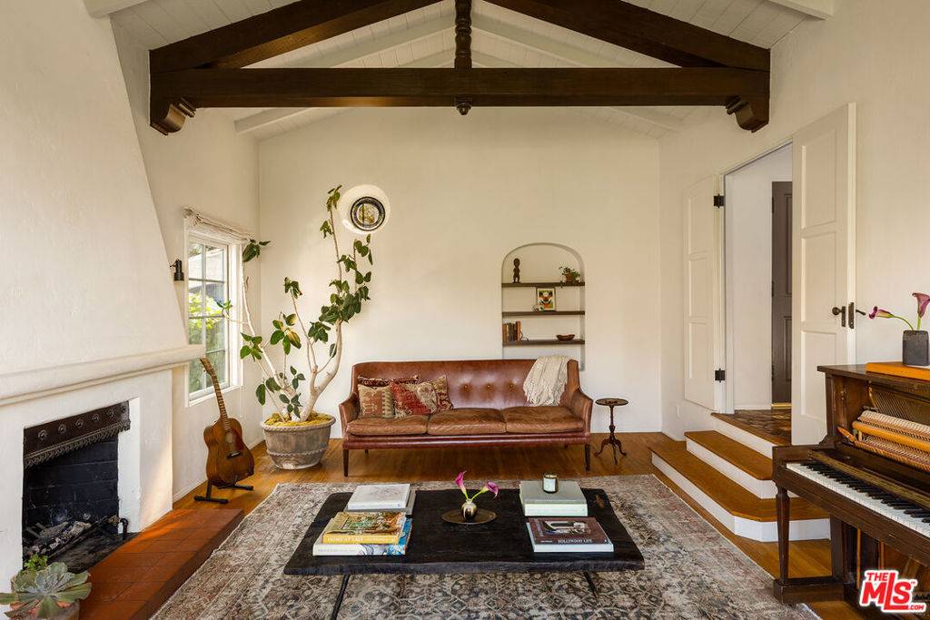 Los Angeles, CA 90068,3468 Troy DR