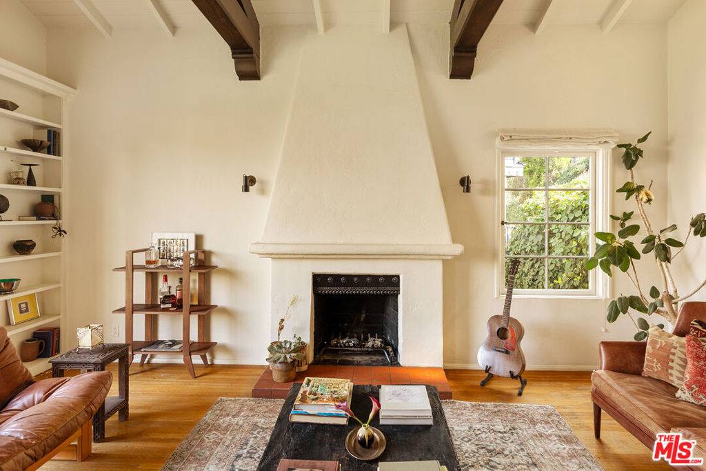 Los Angeles, CA 90068,3468 Troy DR
