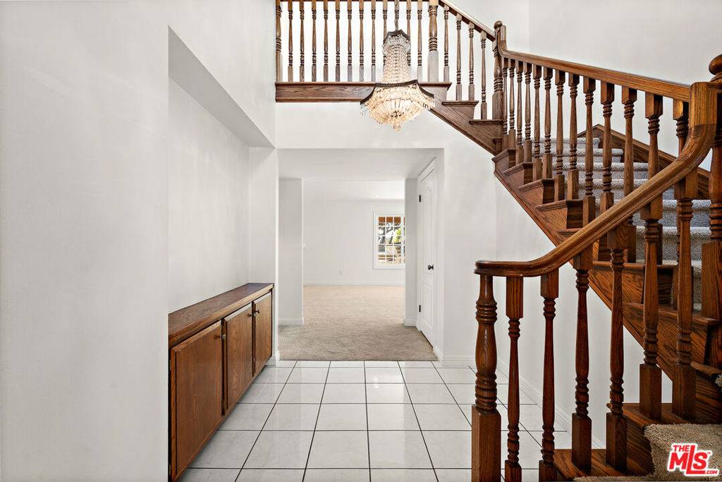 Woodland Hills, CA 91367,6040 Pat AVE