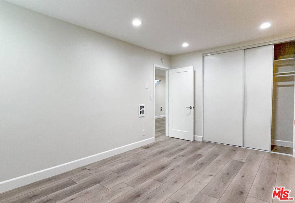 Santa Monica, CA 90403,942 7th ST #5