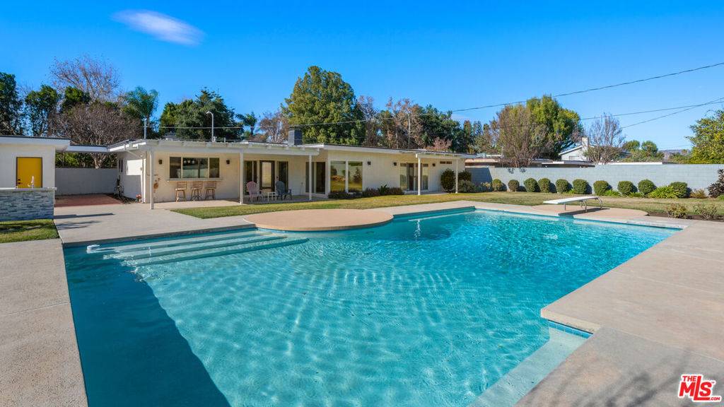 Woodland Hills, CA 91367,6228 Sale AVE