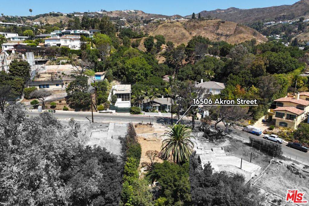 Pacific Palisades, CA 90272,16506 Akron ST