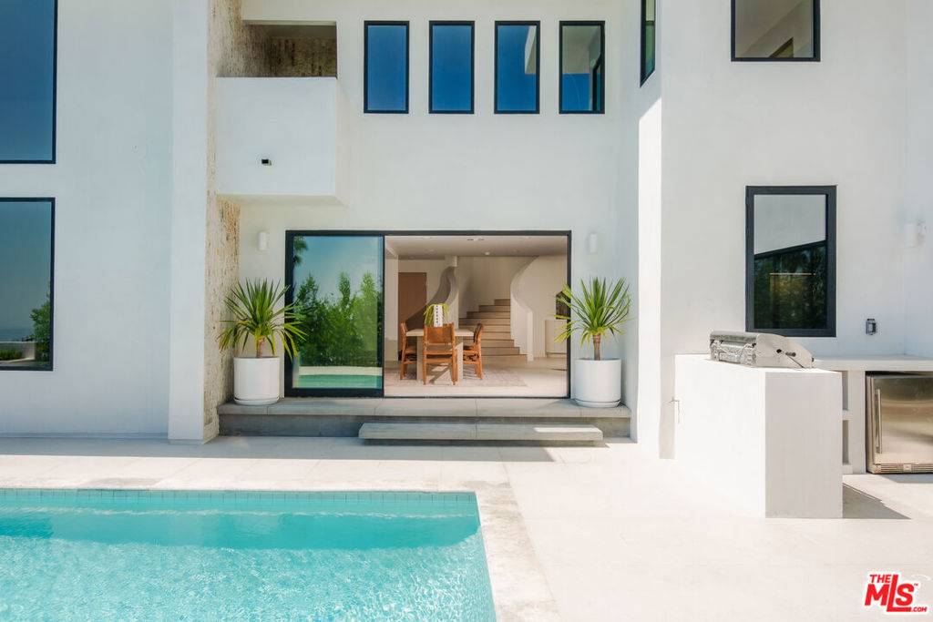 Los Angeles, CA 90046,2380 Venus DR