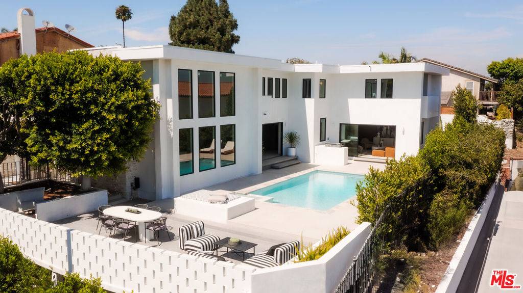Los Angeles, CA 90046,2380 Venus DR