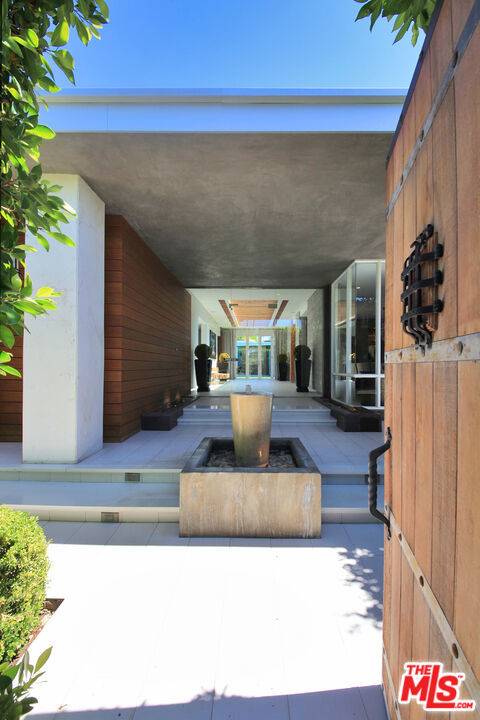 Los Angeles, CA 90049,3054 Elvido DR