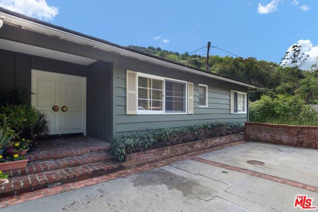 Los Angeles, CA 90049,3480 MANDEVILLE CANYON RD