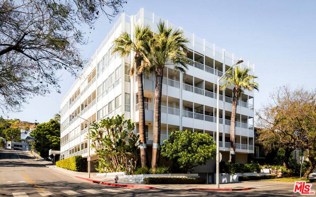 West Hollywood, CA 90069,1400 N Sweetzer AVE #106