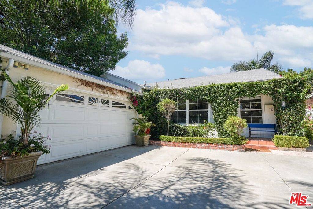 Lake Balboa, CA 91406,17649 Lemay ST
