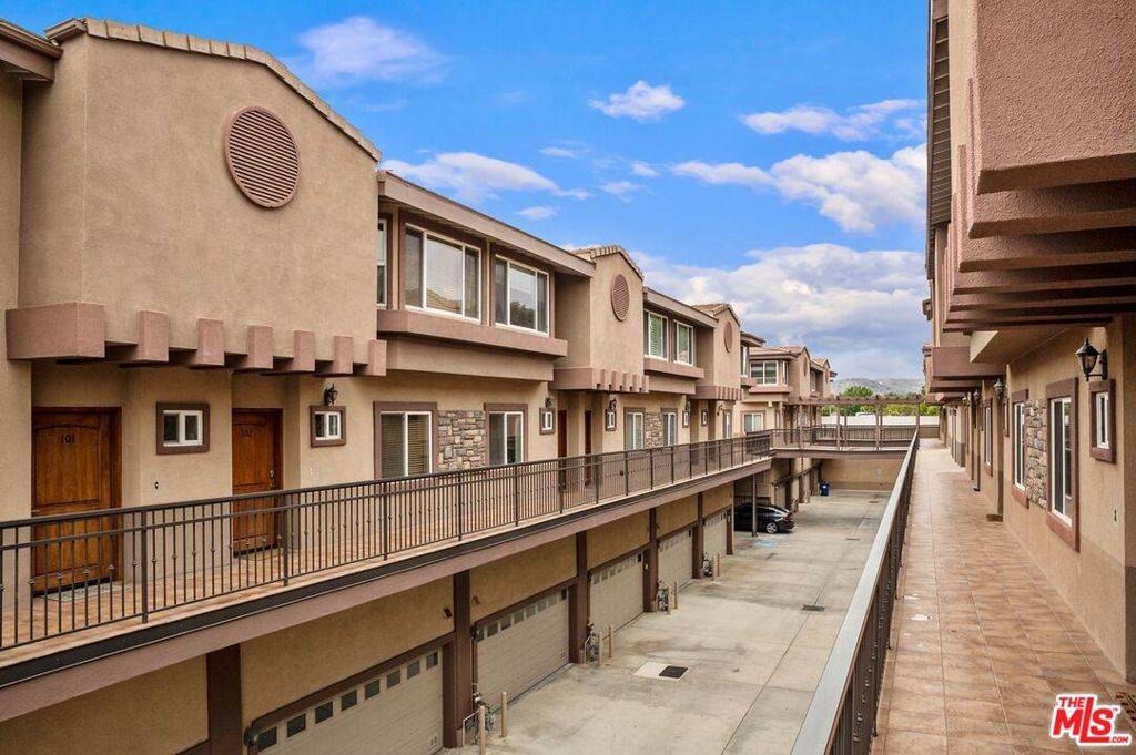 Agoura Hills, CA 91301,5241 Colodny DR #103