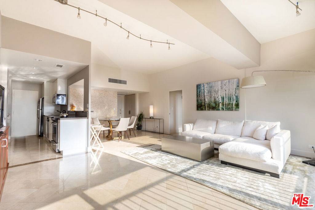 Los Angeles, CA 90024,10501 WILSHIRE #1202