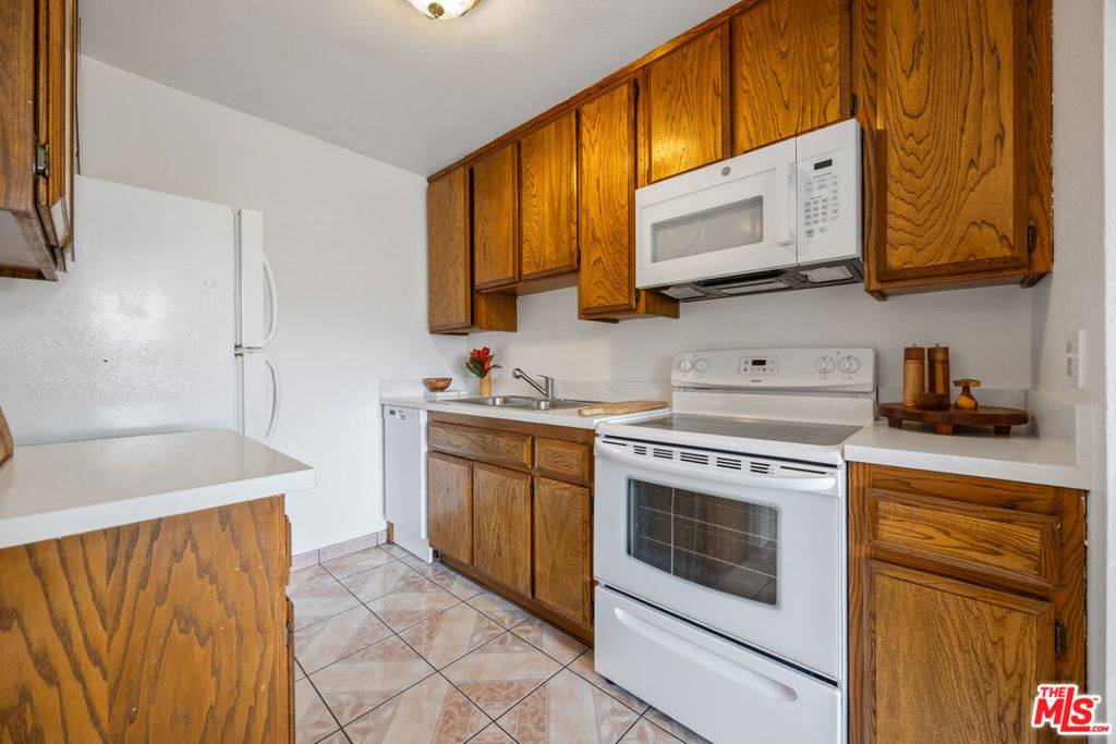 Los Angeles, CA 90042,5820 Benner ST #106