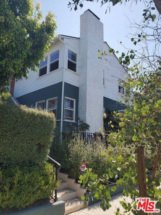 Los Angeles, CA 90025,10556 Santa Monica BLVD