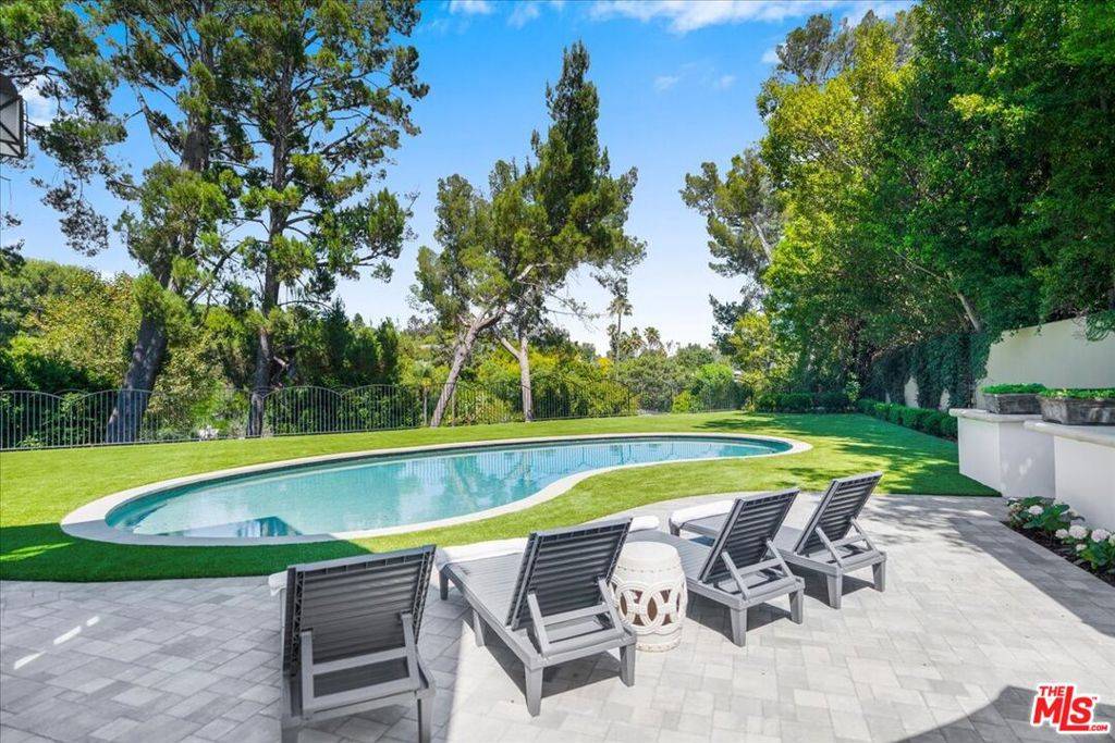 Beverly Hills, CA 90210,1100 Pine DR