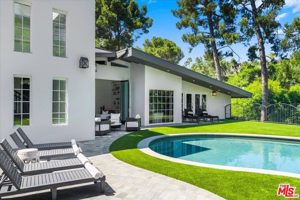 Beverly Hills, CA 90210,1100 Pine DR