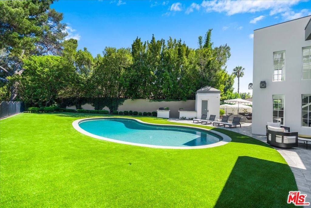 Beverly Hills, CA 90210,1100 Pine DR