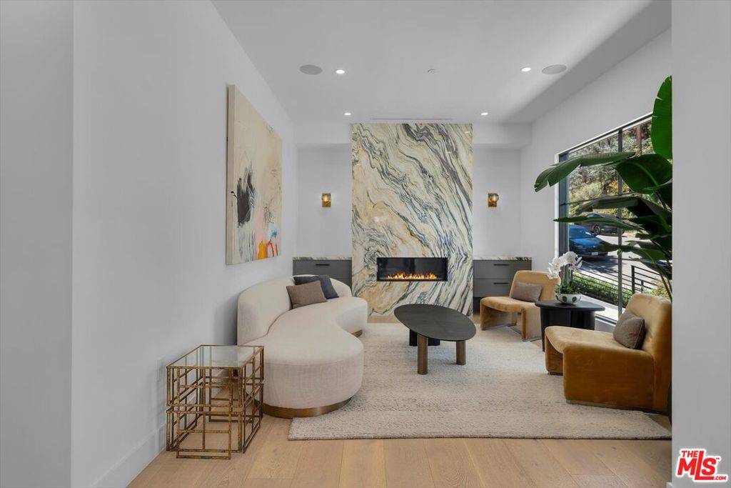 Pacific Palisades, CA 90272,1319 Marinette RD