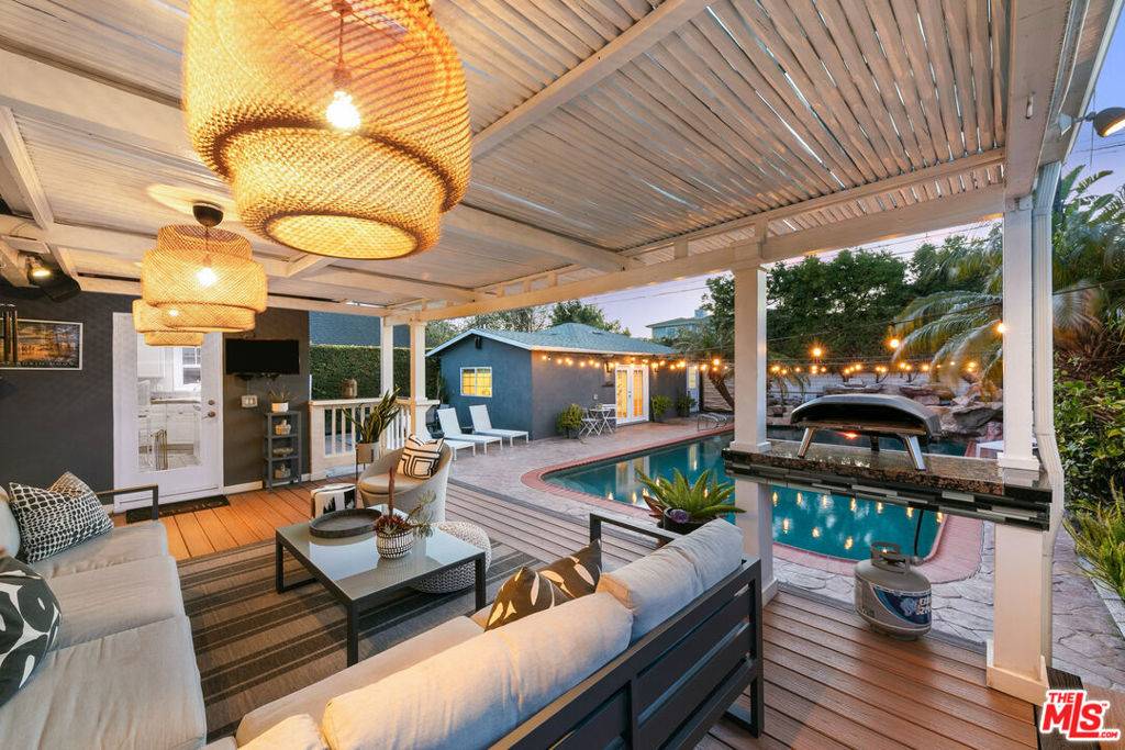 Los Angeles, CA 90045,7401 El Manor AVE