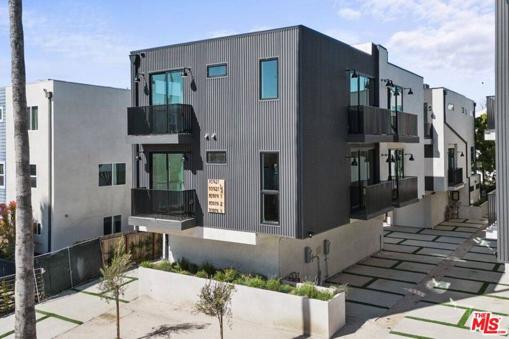 North Hollywood, CA 91601,10915 Hesby ST #2