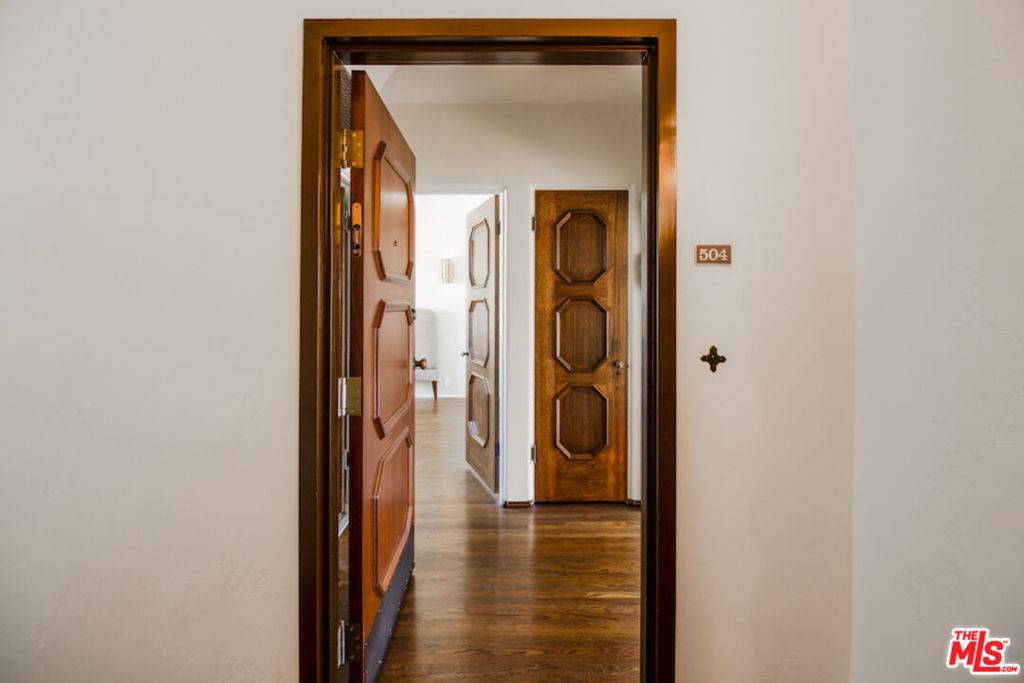 West Hollywood, CA 90046,1302 Sweetzer AVE #504