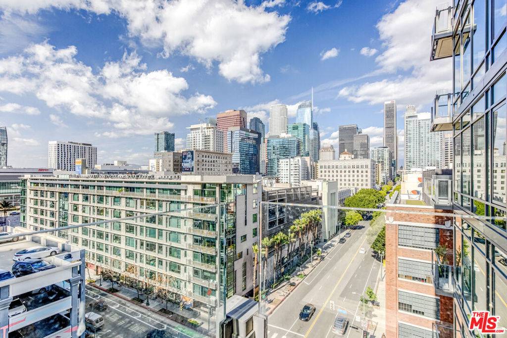 Los Angeles, CA 90015,1100 S Hope ST #1310