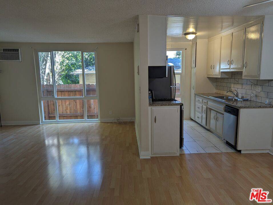West Hollywood, CA 90048,633 N Sweetzer AVE #3