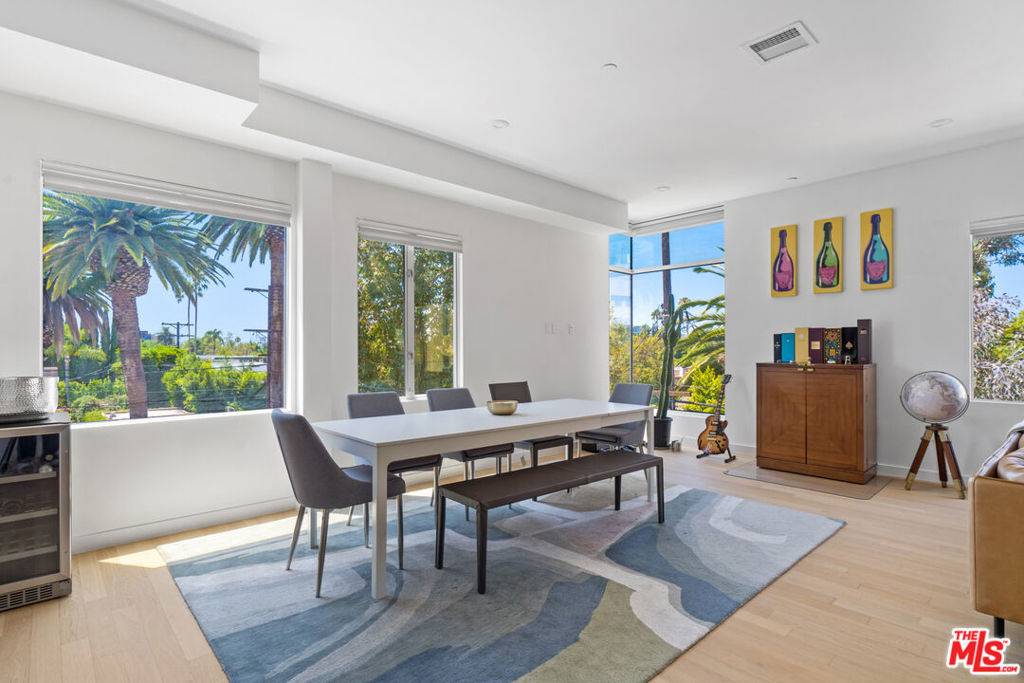 West Hollywood, CA 90048,507 N Orlando AVE #303