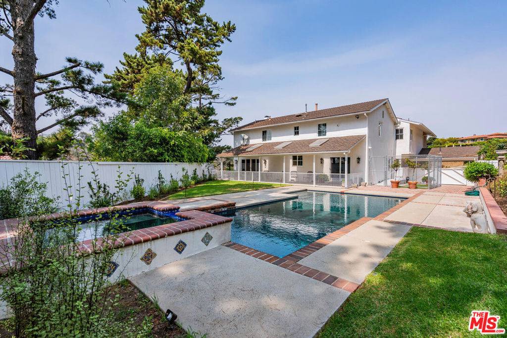 Los Angeles, CA 90077,10821 Savona RD