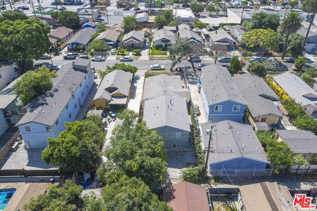 Los Angeles, CA 90003,231 E 85th St