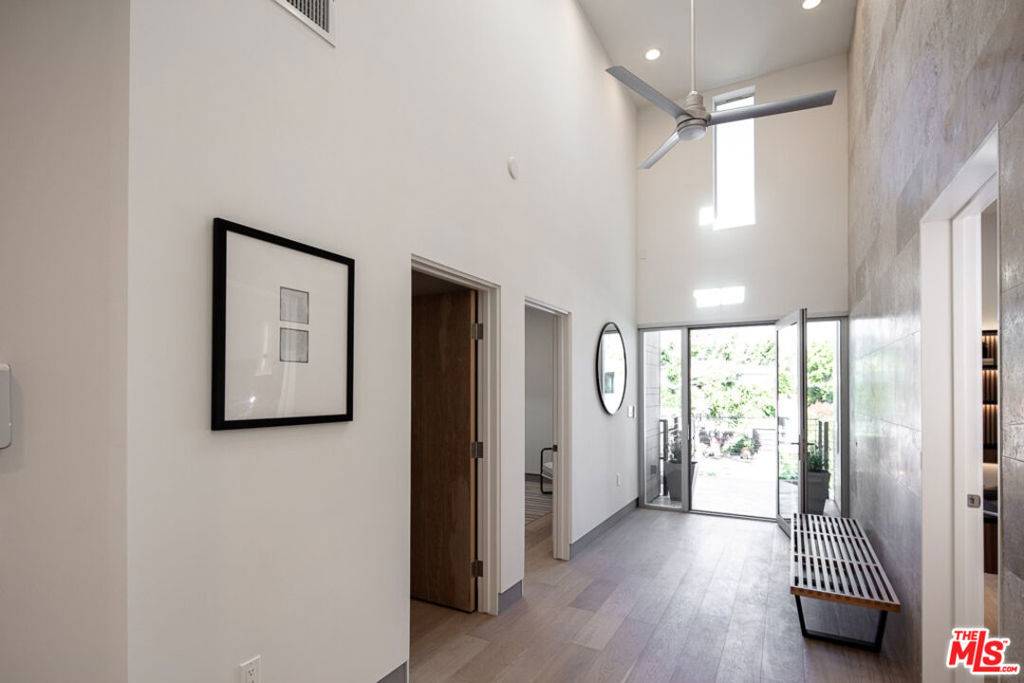 Los Angeles, CA 90064,10572 Putney RD