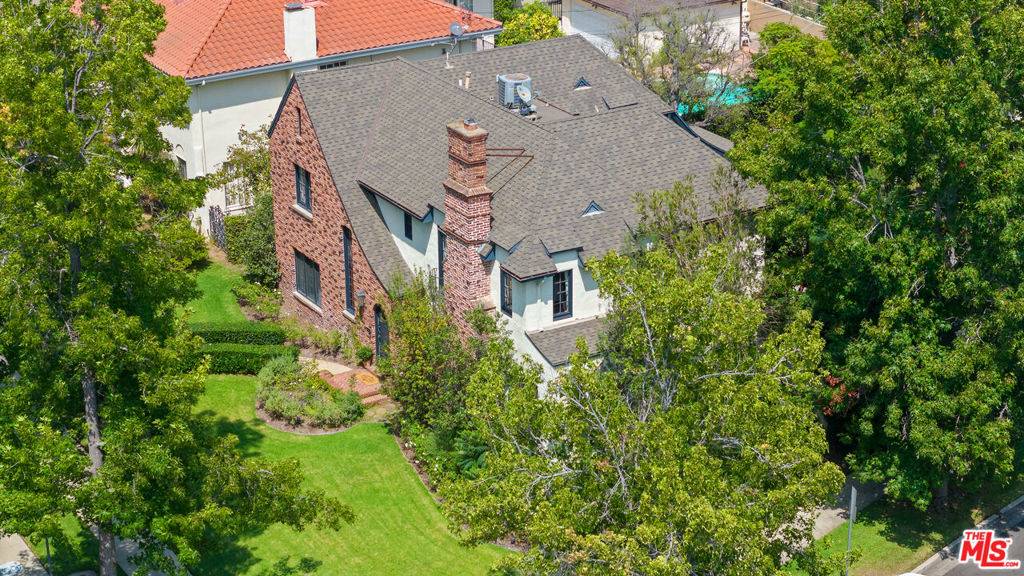 Los Angeles, CA 90005,854 Keniston AVE