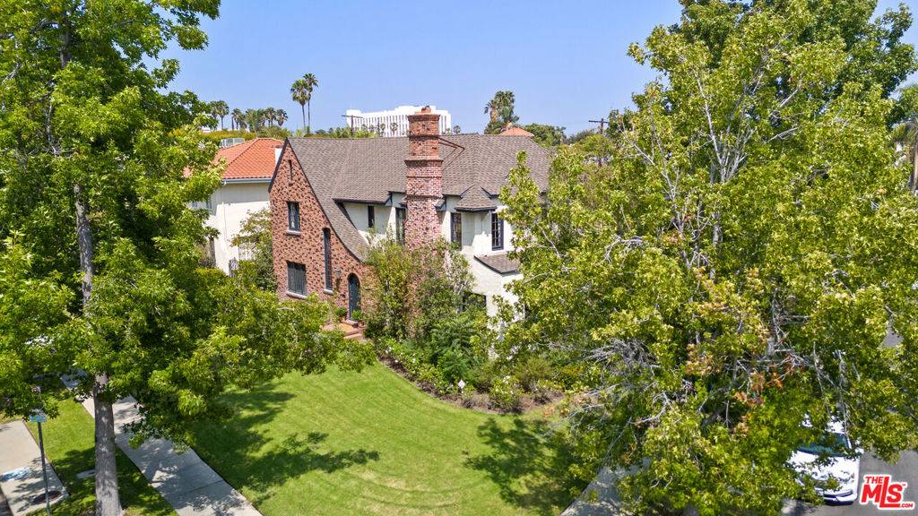 Los Angeles, CA 90005,854 Keniston AVE