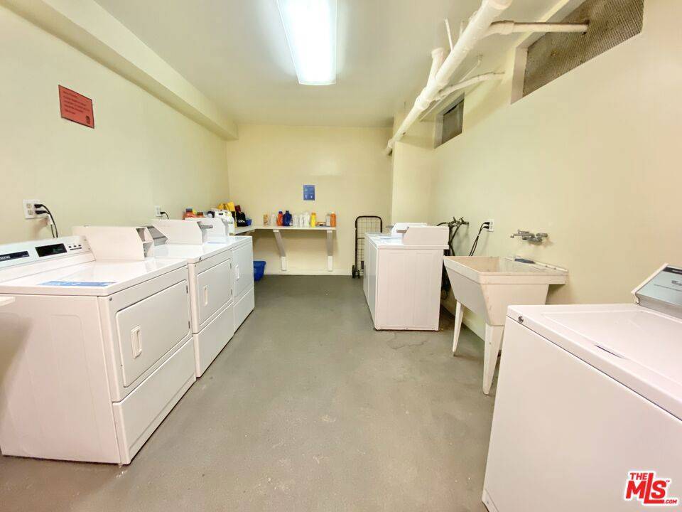 Los Angeles, CA 90036,608 Dunsmuir #107