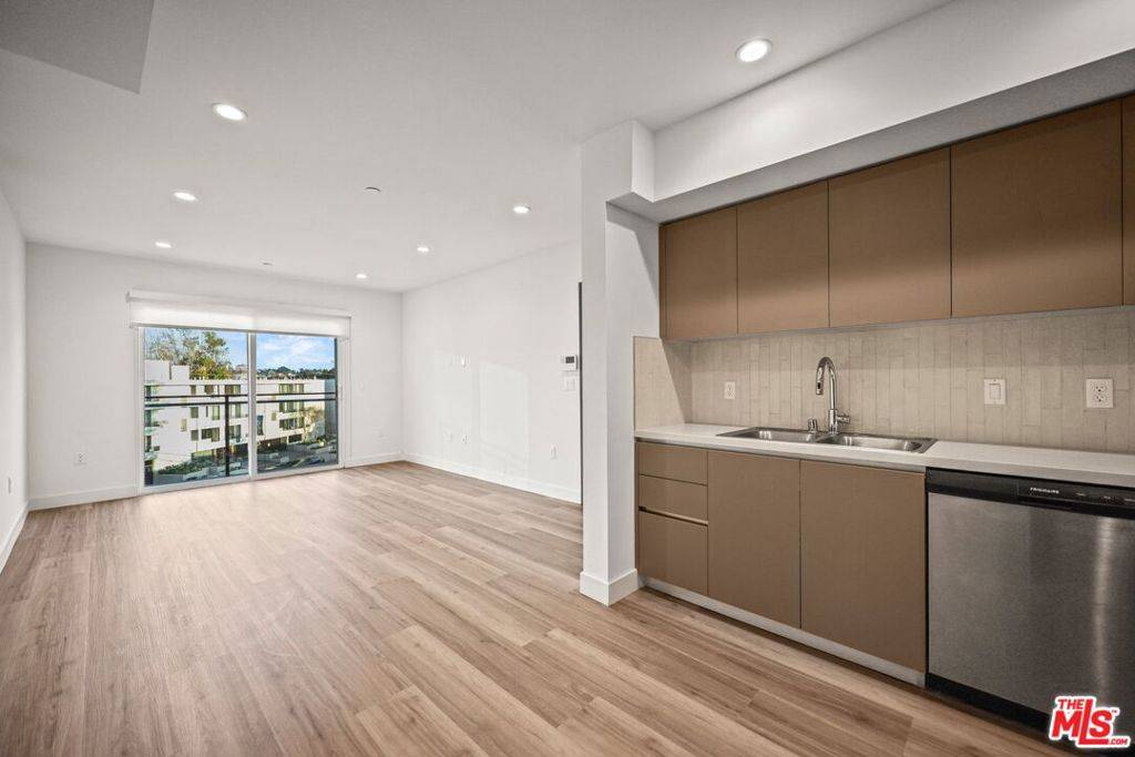 Los Angeles, CA 90025,10405 Louisiana AVE #406