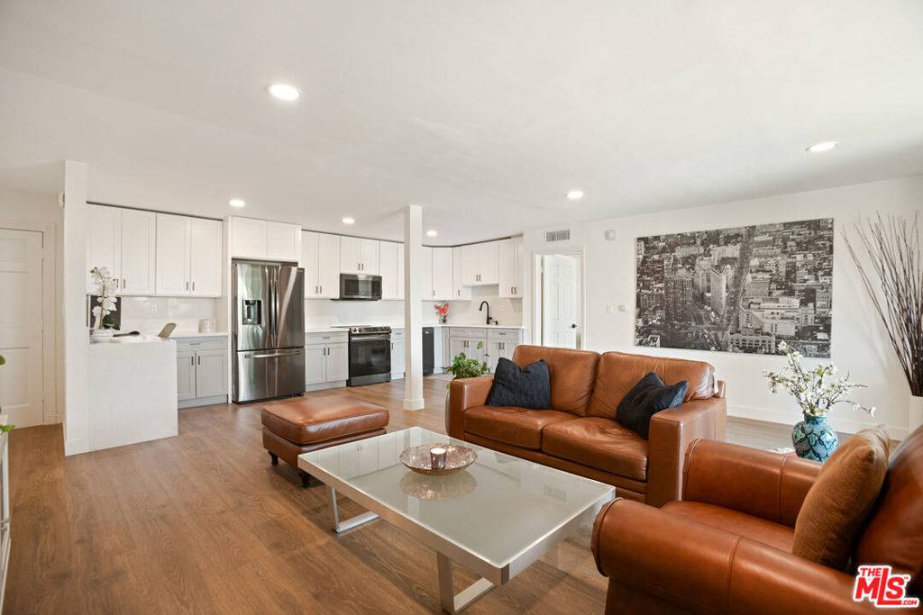 Encino, CA 91316,5215 Balboa BLVD #101