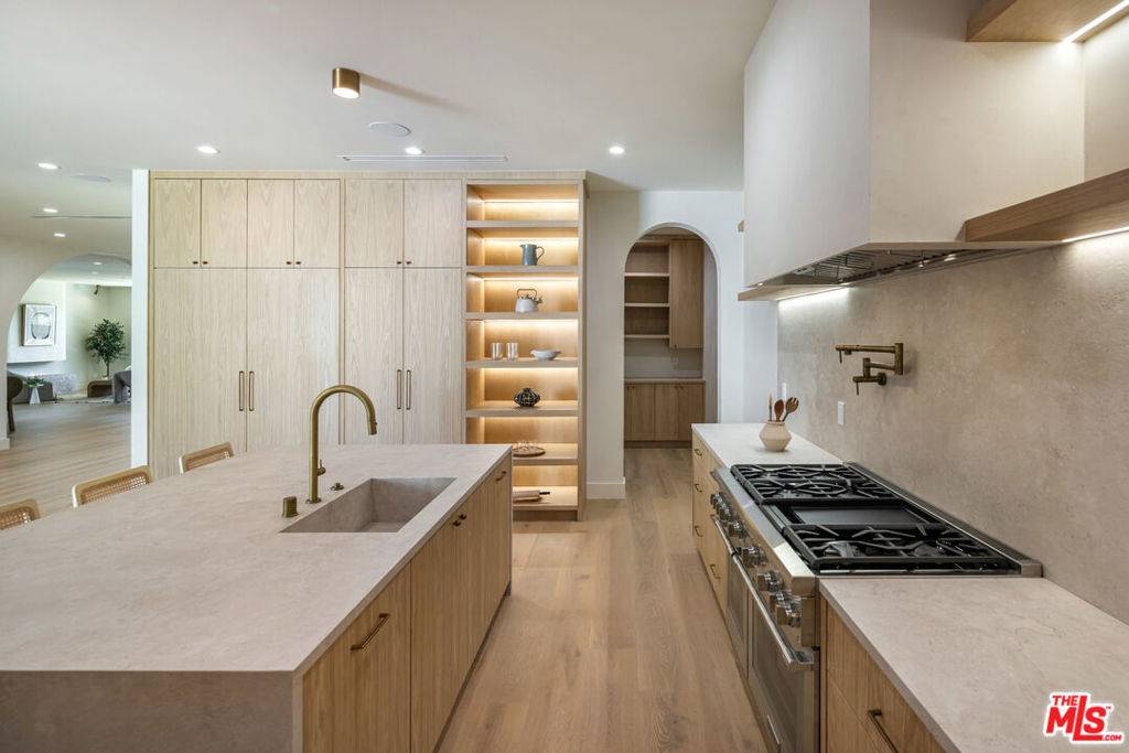 Encino, CA 91436,16643 Addison ST