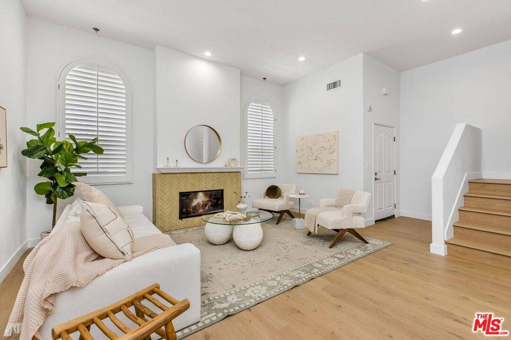 Sherman Oaks, CA 91423,14234 Dickens ST #2