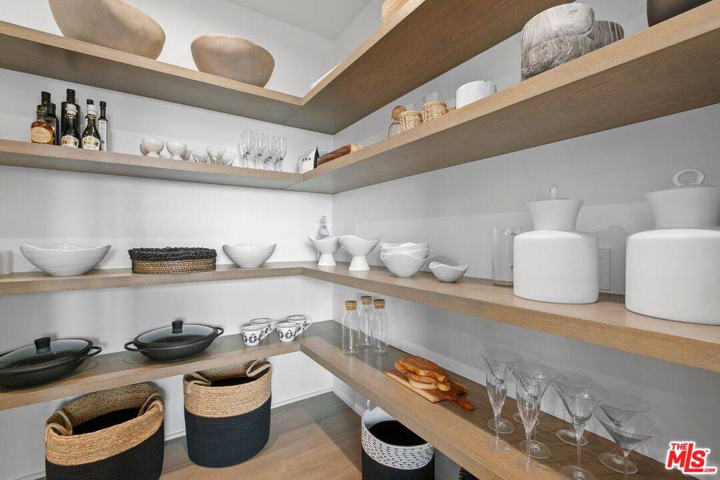 Los Angeles, CA 90077,11010 Chalon RD