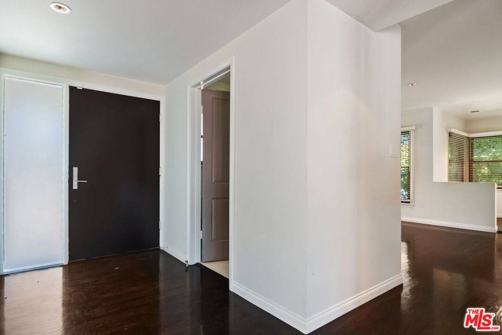 Los Angeles, CA 90049,13202 Dobbins PL