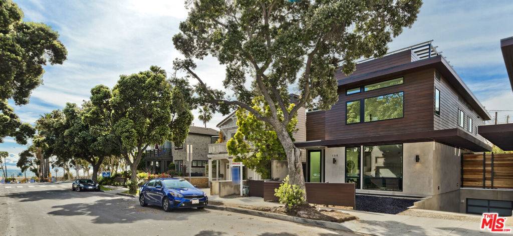 Santa Monica, CA 90405,139 Hollister AVE
