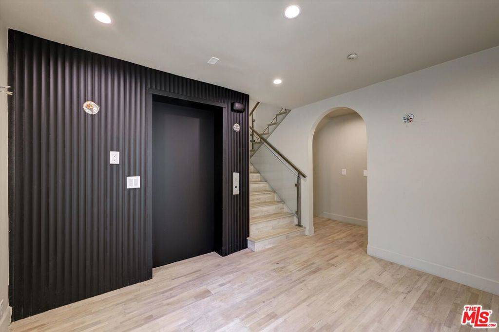 Beverly Hills, CA 90210,1754 Franklin Canyon DR